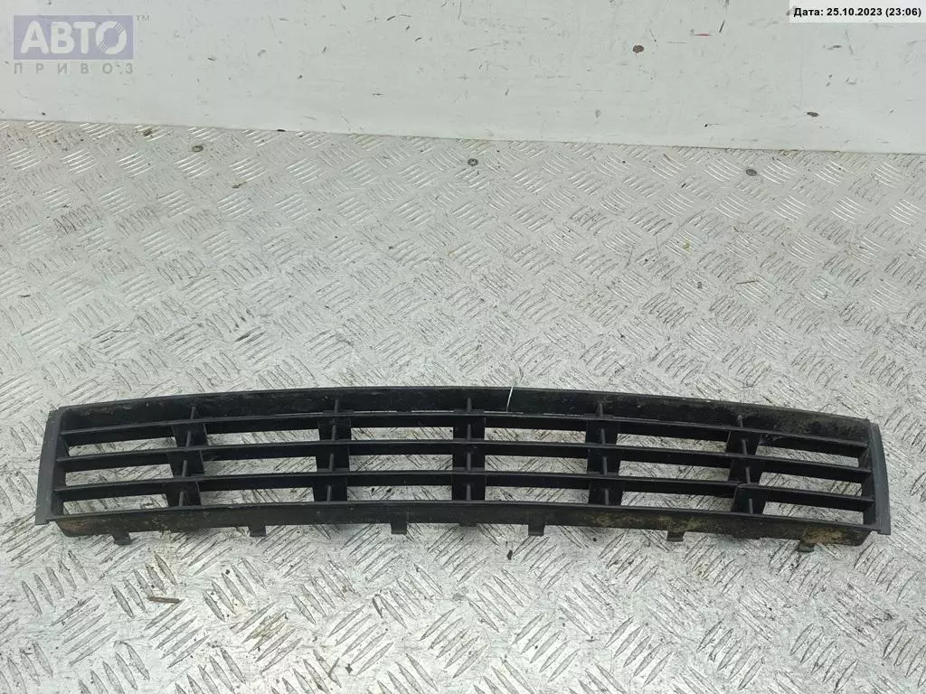 Решетка бампера к Audi A4 1997