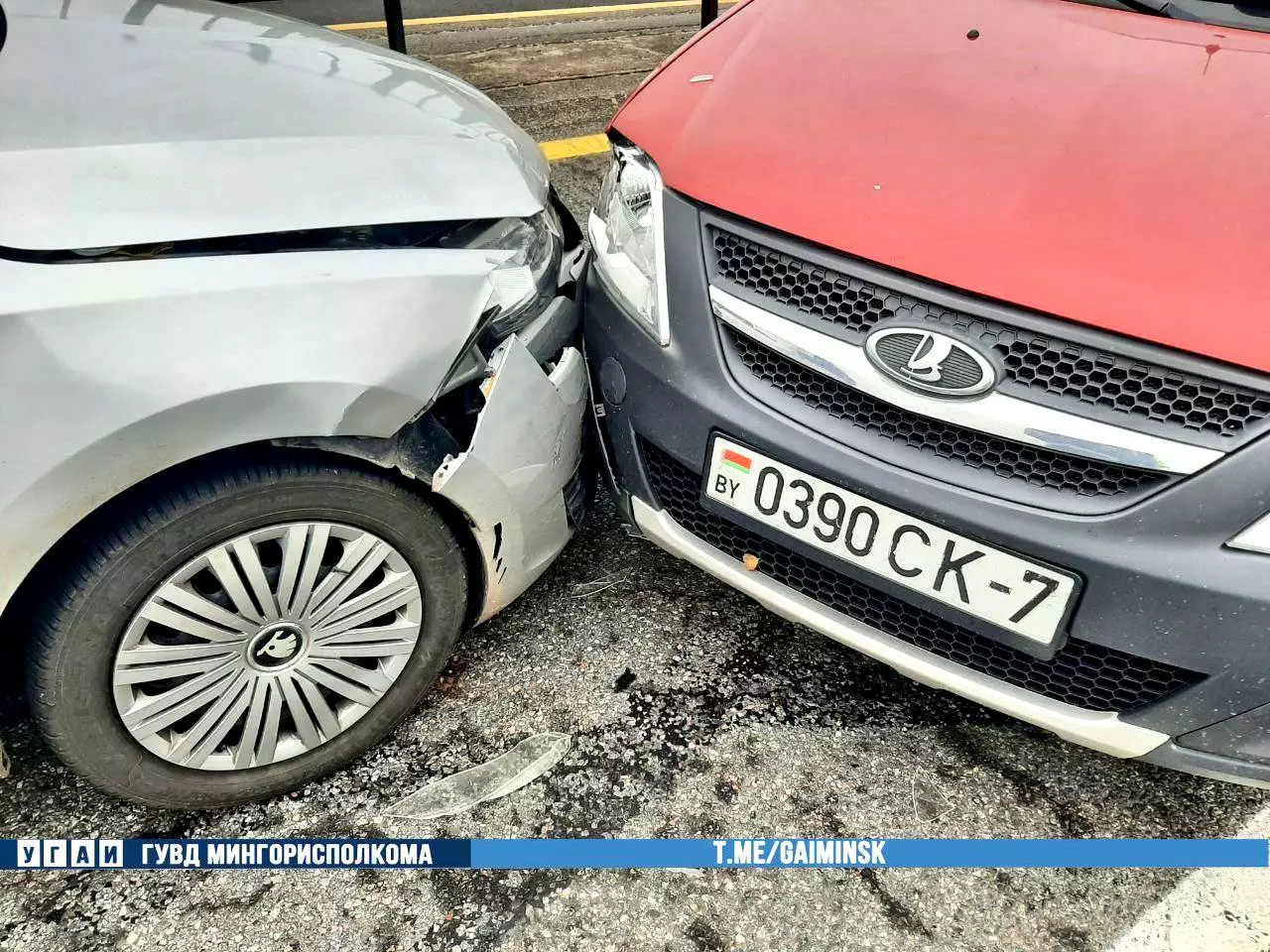 Водитель Lada с прицепом совершил аварию на МКАД