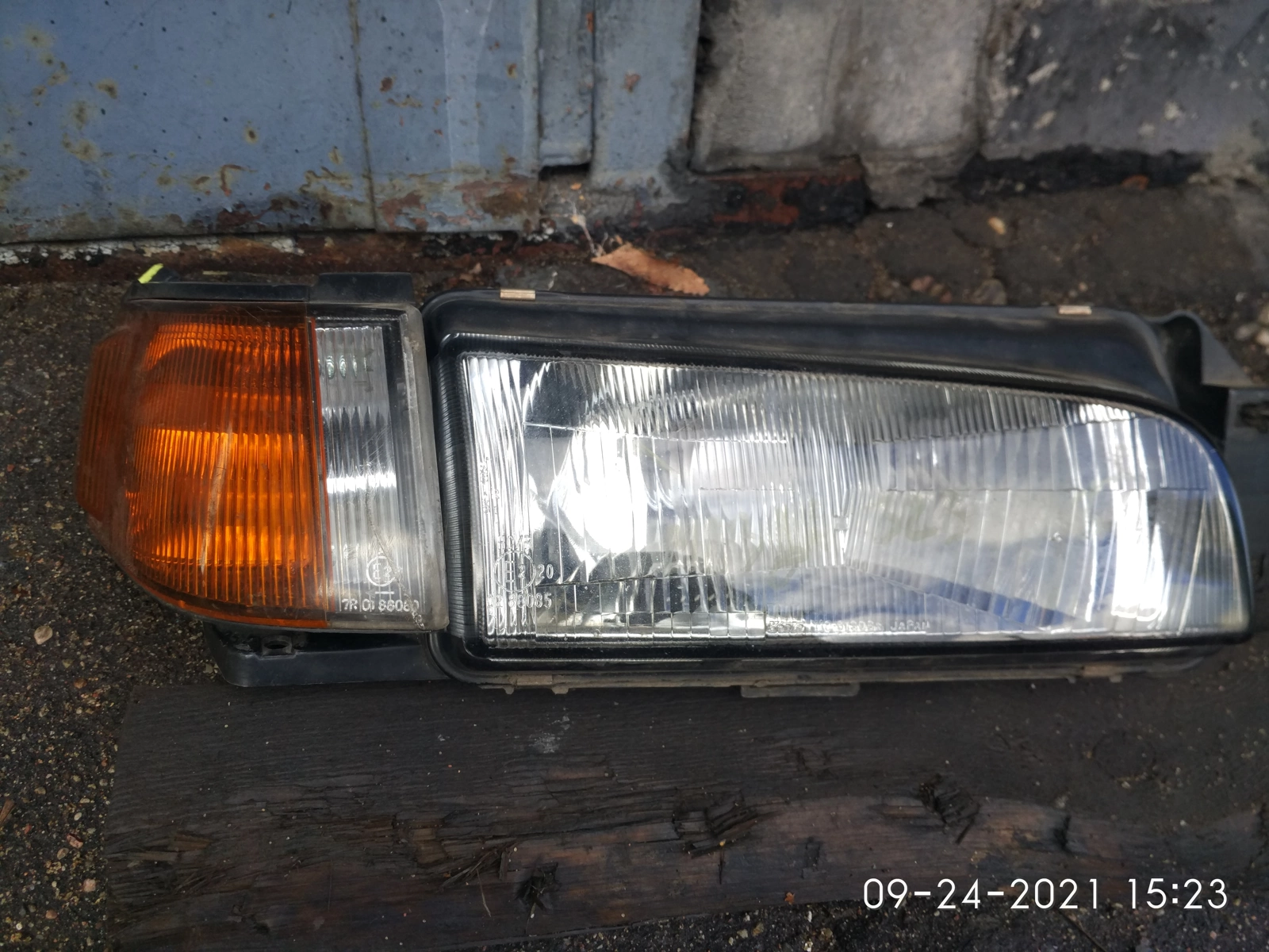Фара правая к Mazda 323 1991