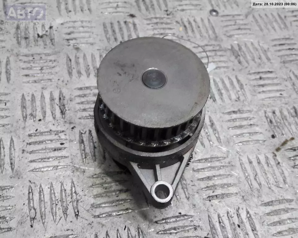 Помпа к Volkswagen Golf 2002
