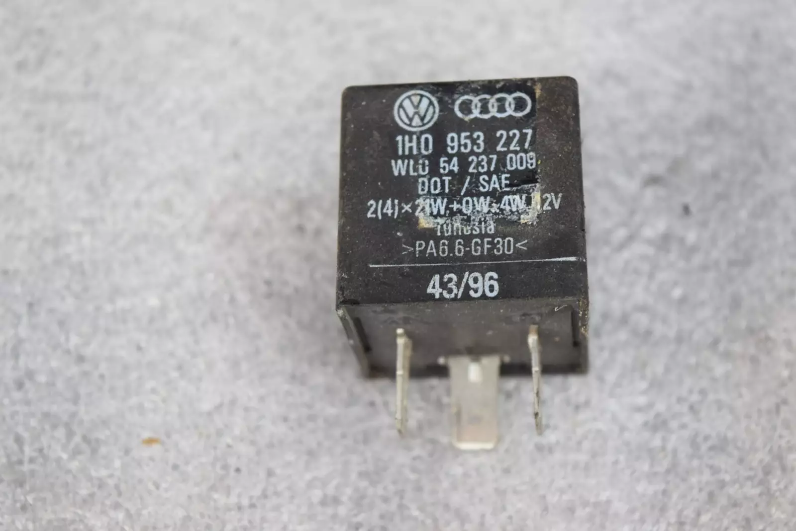 Реле поворотов к Volkswagen Passat 1996