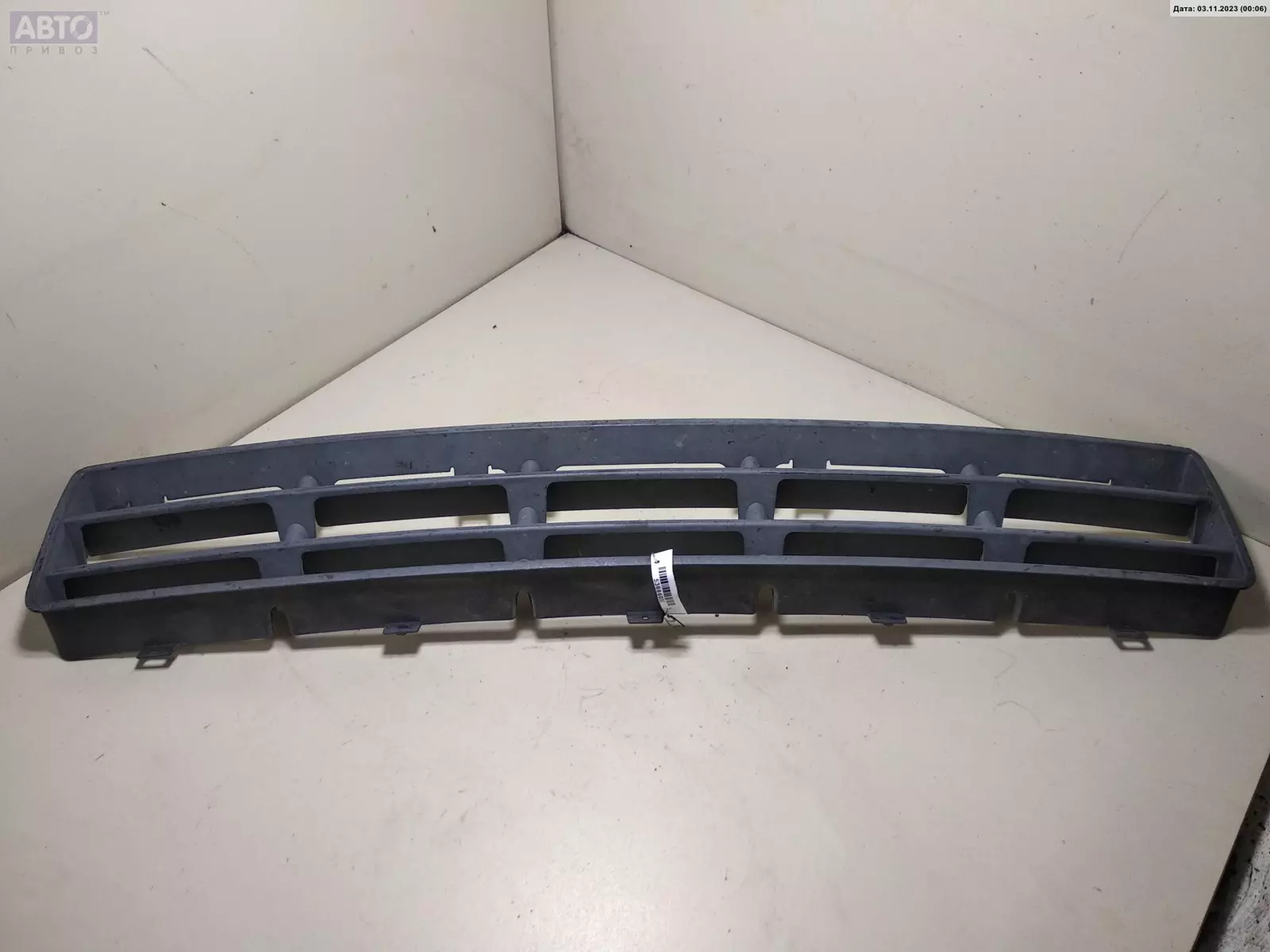Решетка бампера к Volkswagen Golf 2005