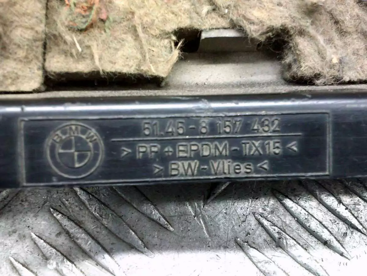 Крышка блока предохранителей к BMW 7 series 1998