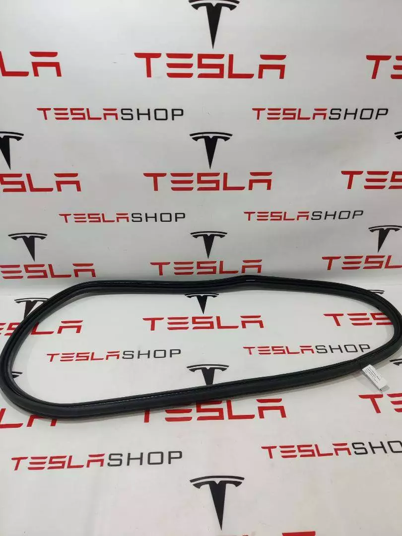 Уплотнитель к Tesla Model S 2022