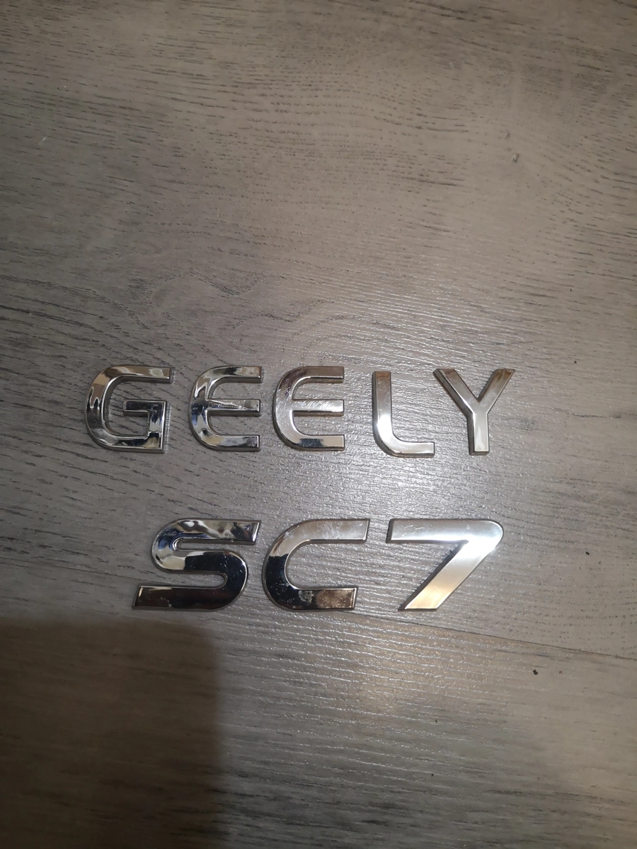 Значок Geely и Cadillac