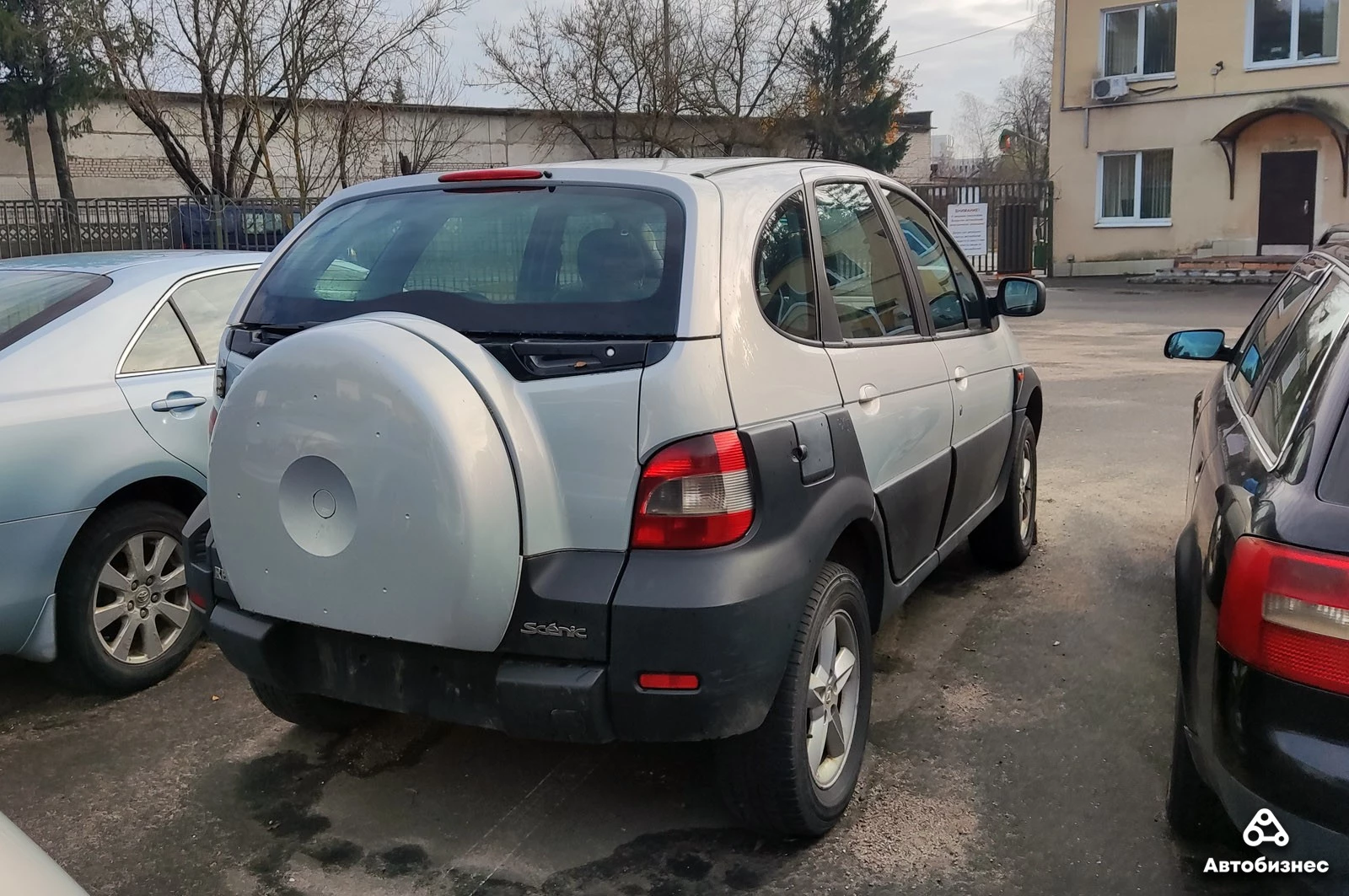 Журналисты пришли на площадку с конфискованными в Беларуси автомобилями.  Вот что там продают - Автомобили Гродно