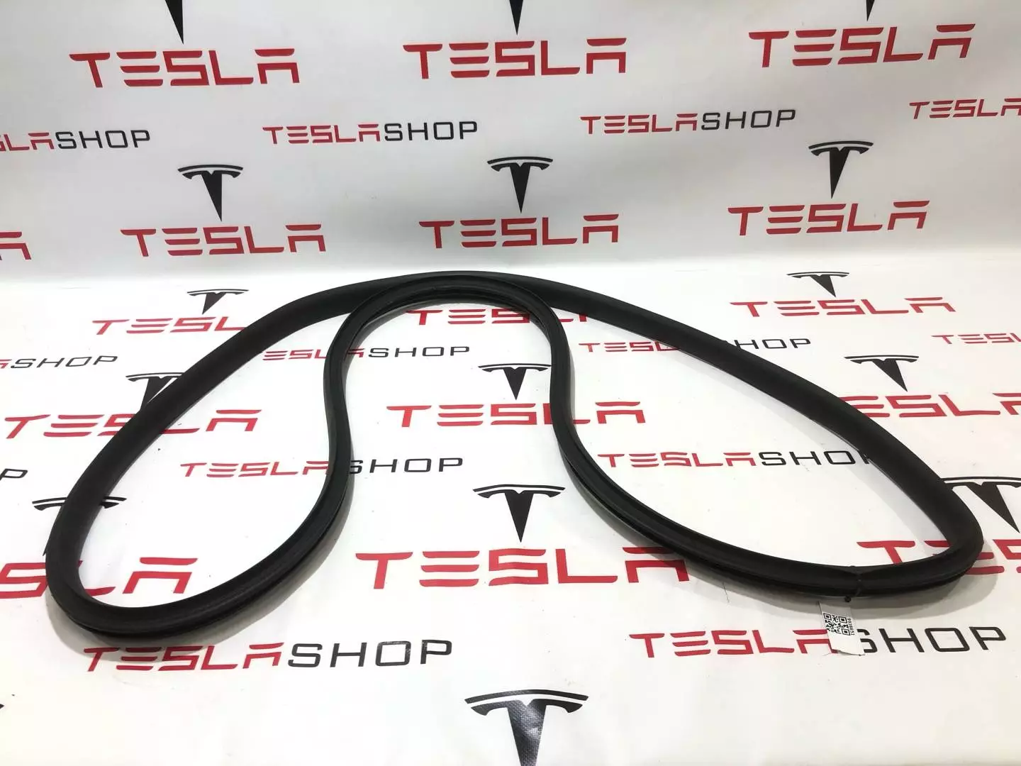 Уплотнитель к Tesla Model Y 2021