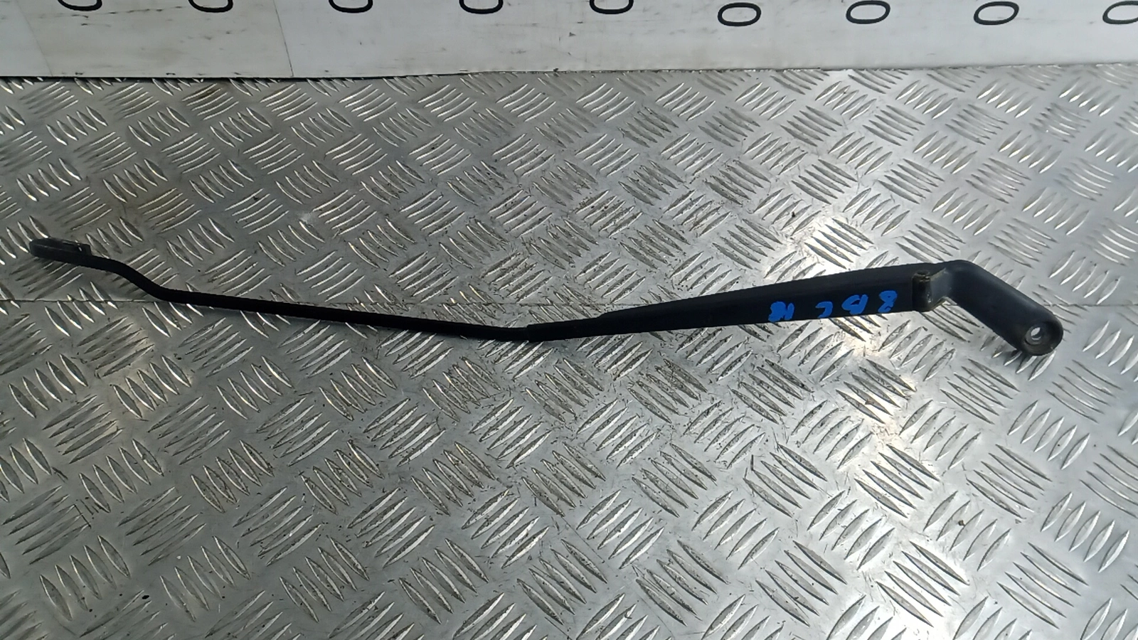 Щеткодержатель к Volkswagen Golf 2000