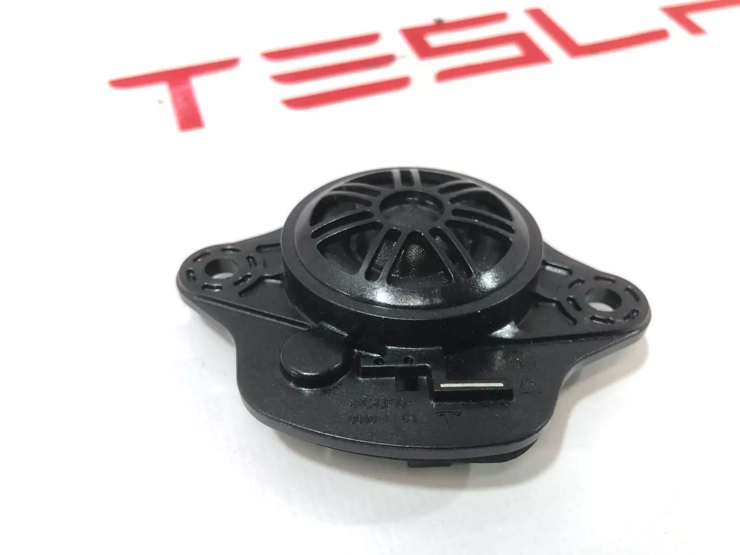 Динамик к Tesla Model Y 2021