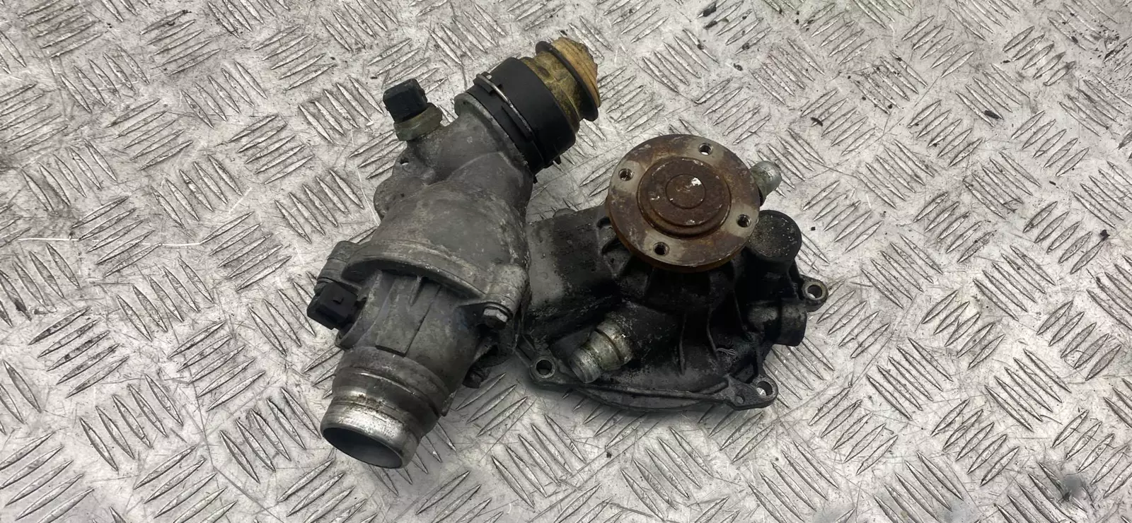 Помпа к BMW X5 2008