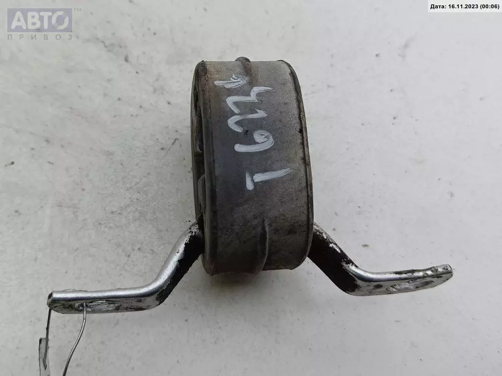 Кронштейн глушителя к Audi A6 1997