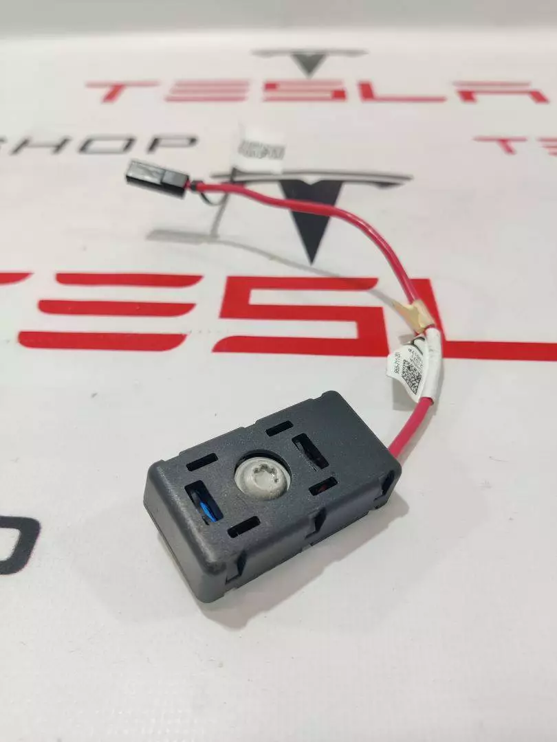 Антенна  к Tesla Model Y 2021