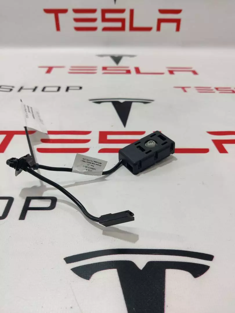 Антенна  к Tesla Model Y 2021