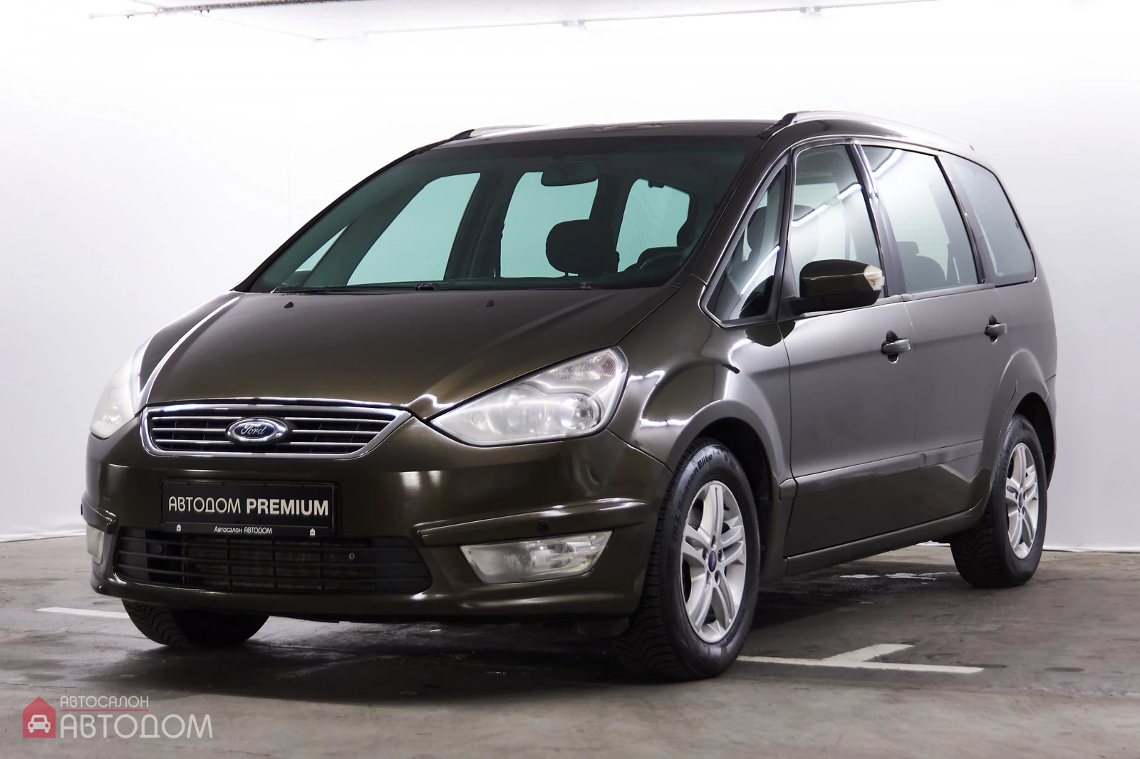 Ford galaxy 2014. Ford Galaxy минивэн. Форд Гэлакси 2014. Минивэн Форд галакси фото.