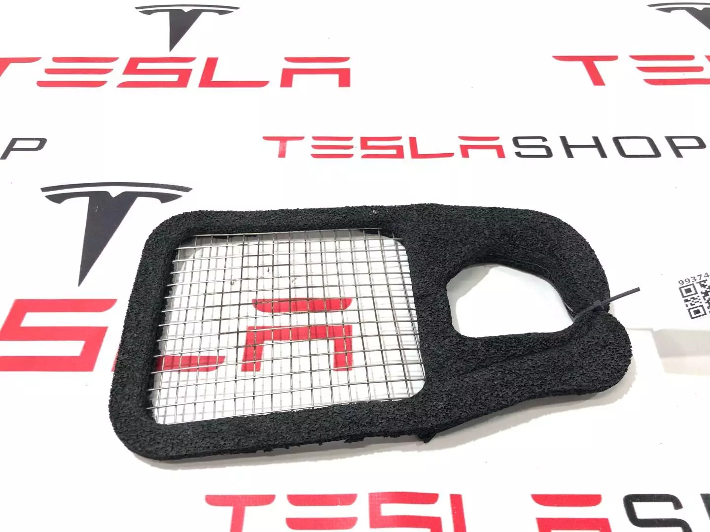 Уплотнитель к Tesla Model Y 2021