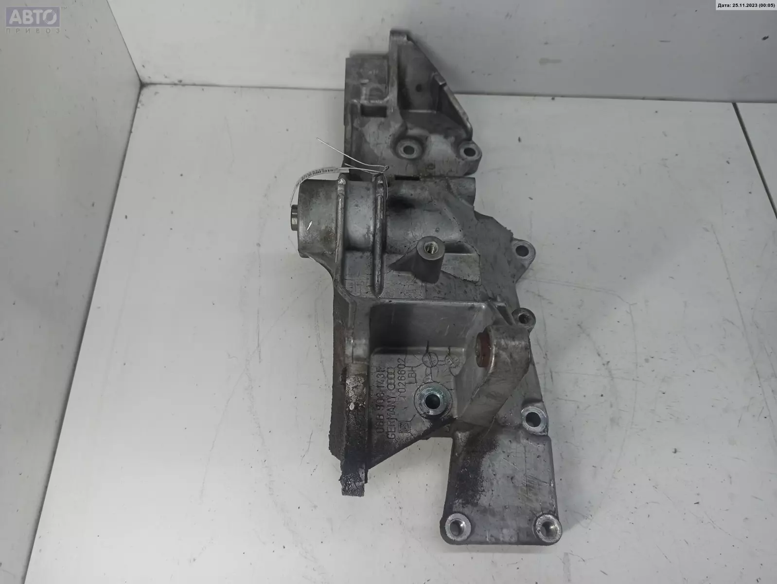 Кронштейн генератора к Audi A6 1998