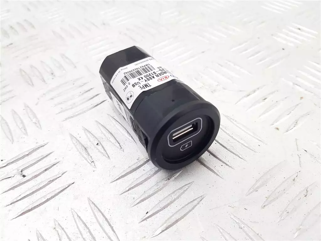 Разъем AUX / USB к Hyundai Santa Fe 2021