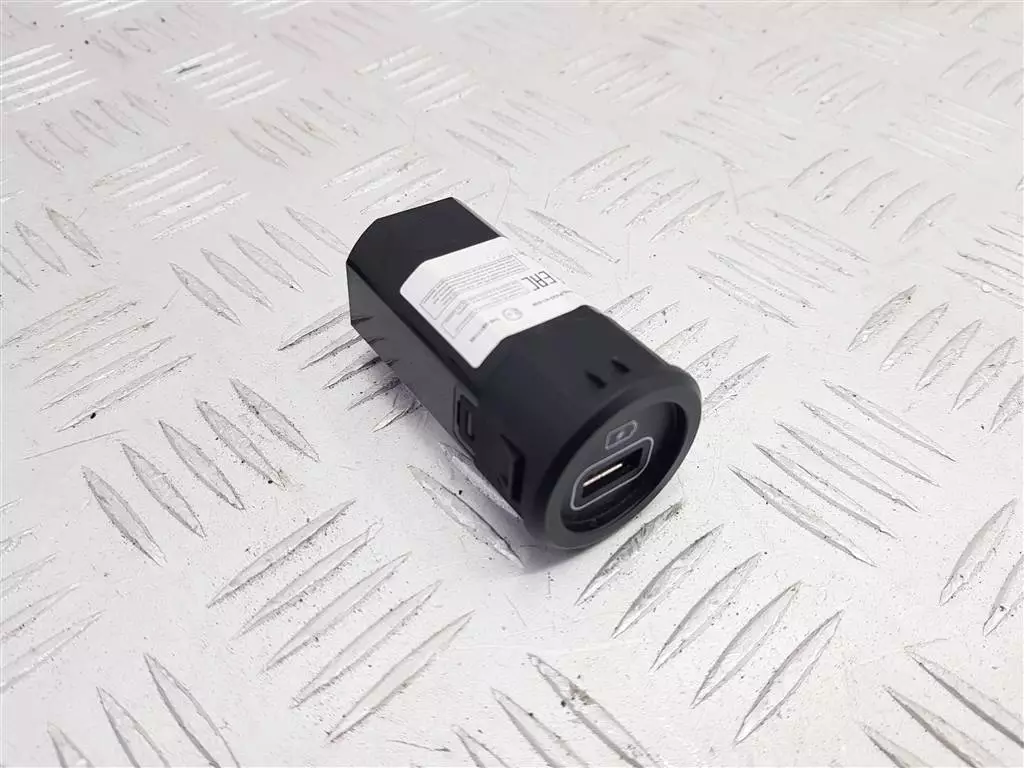 Разъем AUX / USB к Hyundai Santa Fe 2021
