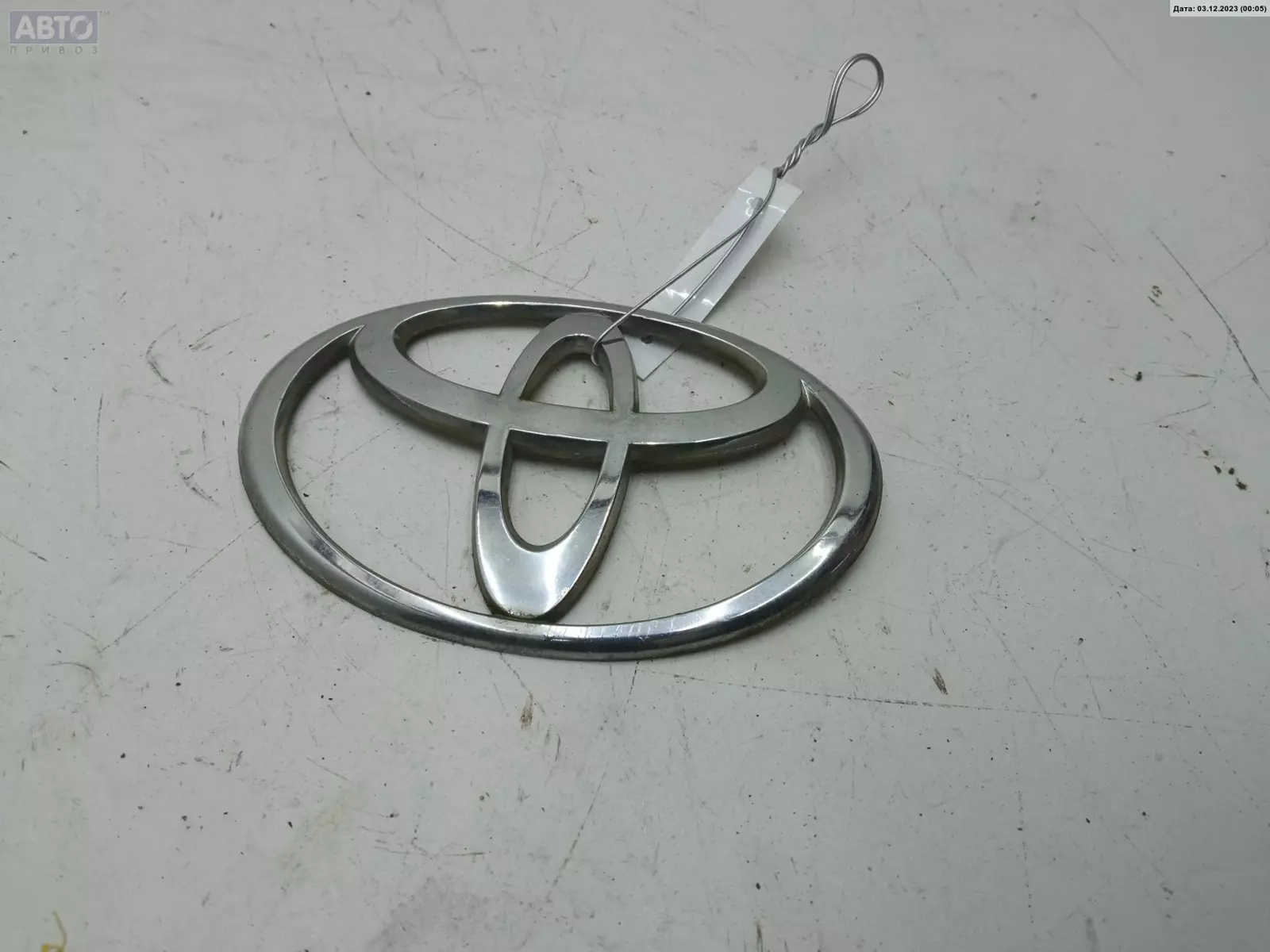 Эмблема к Toyota Yaris 2000