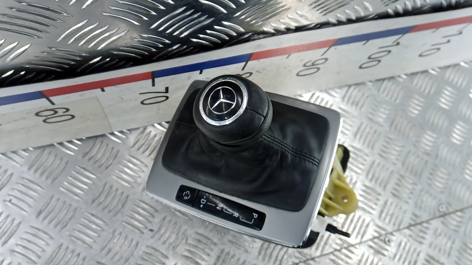 Кулиса к Mercedes-Benz C-klasse 2008