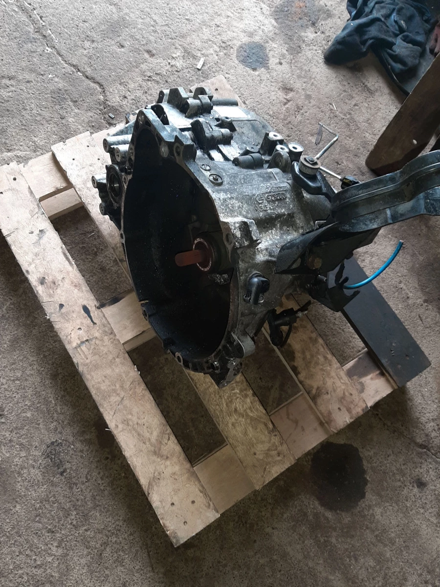 КПП механическая (МКПП) к Mitsubishi Carisma 2003