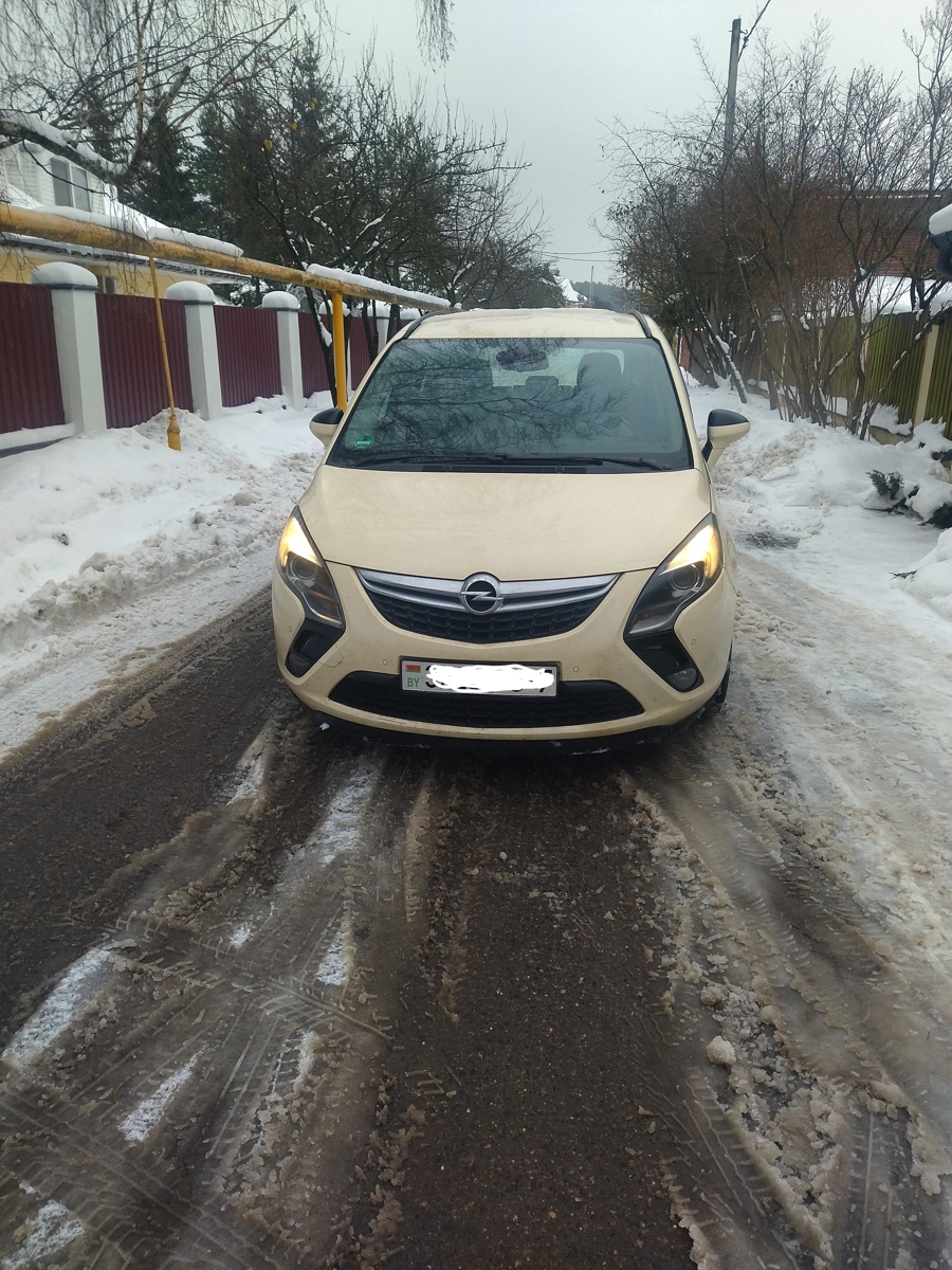 Opel Zafira 2016,