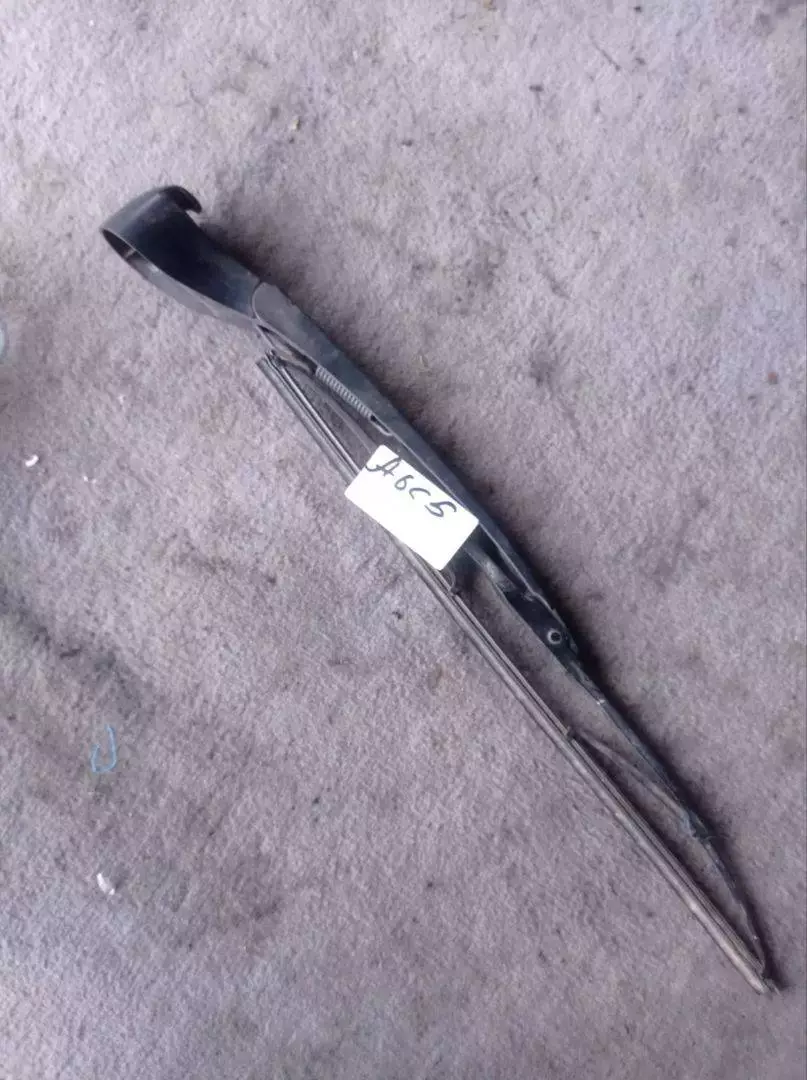 Щеткодержатель к Audi A6 1998