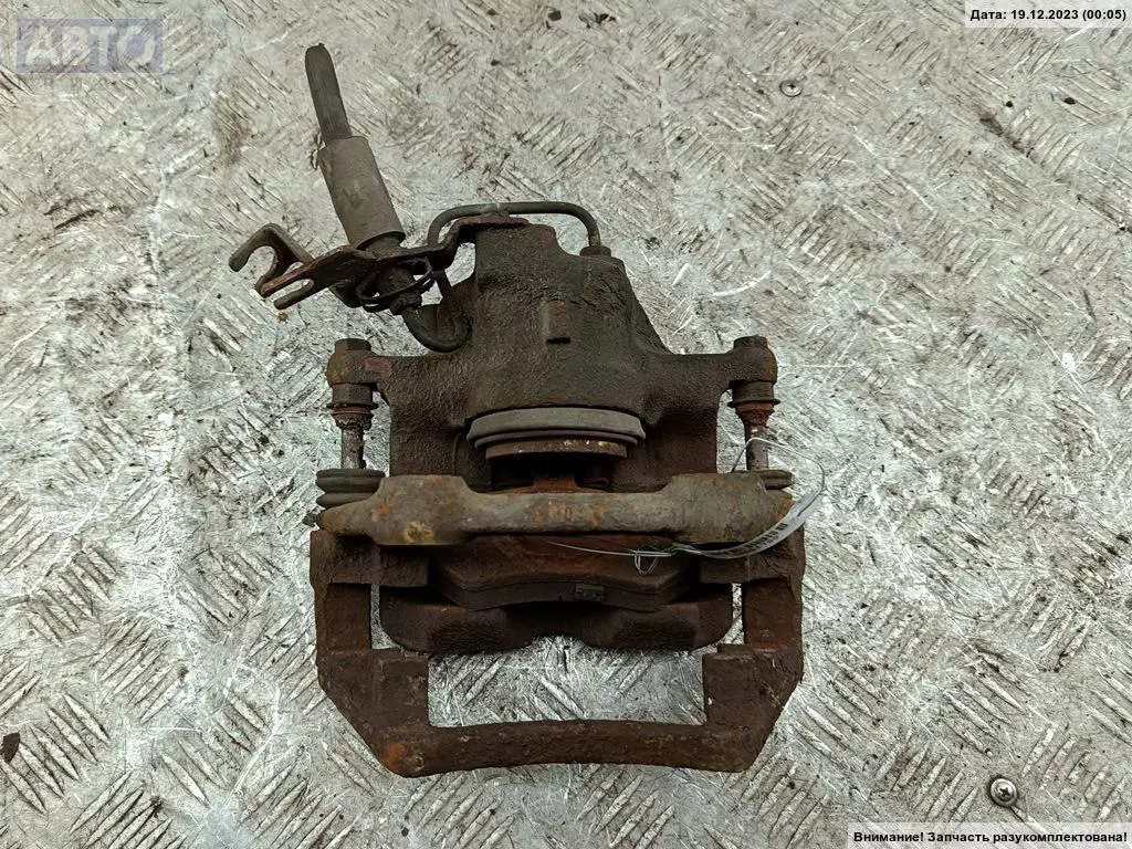 Суппорт к Audi A4 2000