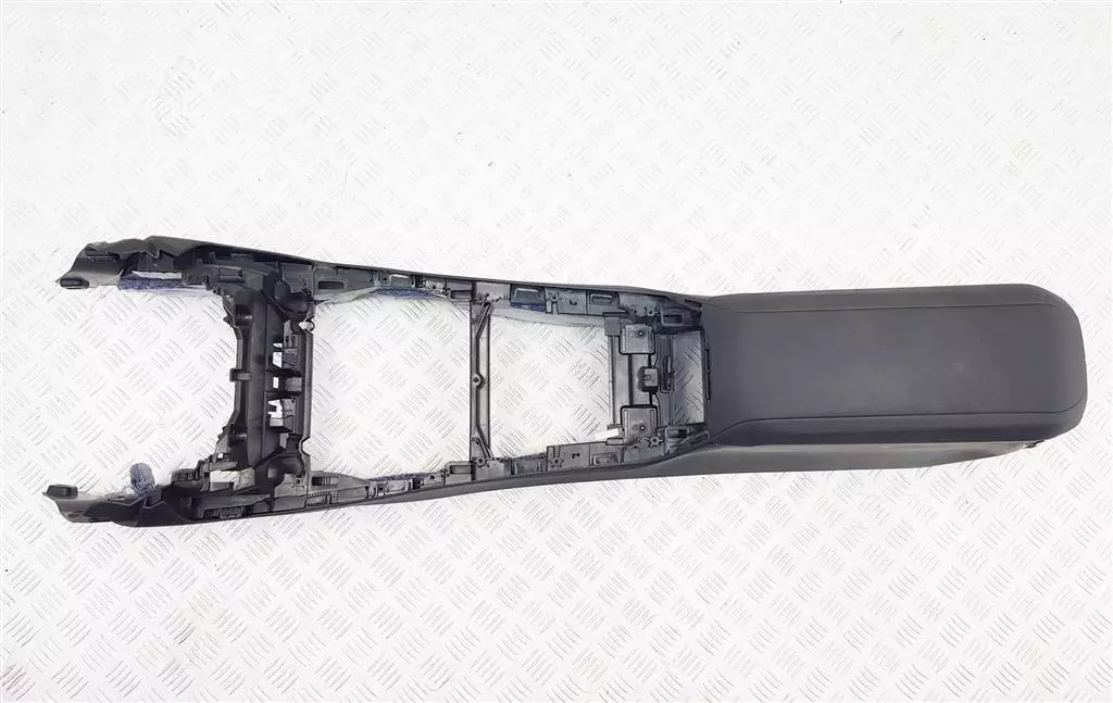 Подлокотник к BMW 2 2023