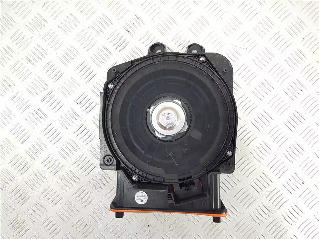 Сабвуфер к BMW 2 2023