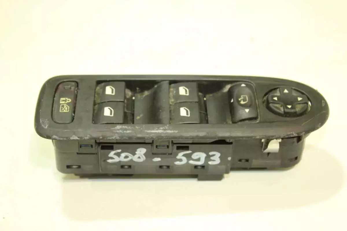 Блок управления стеклоподъемниками  к Peugeot 508 2011