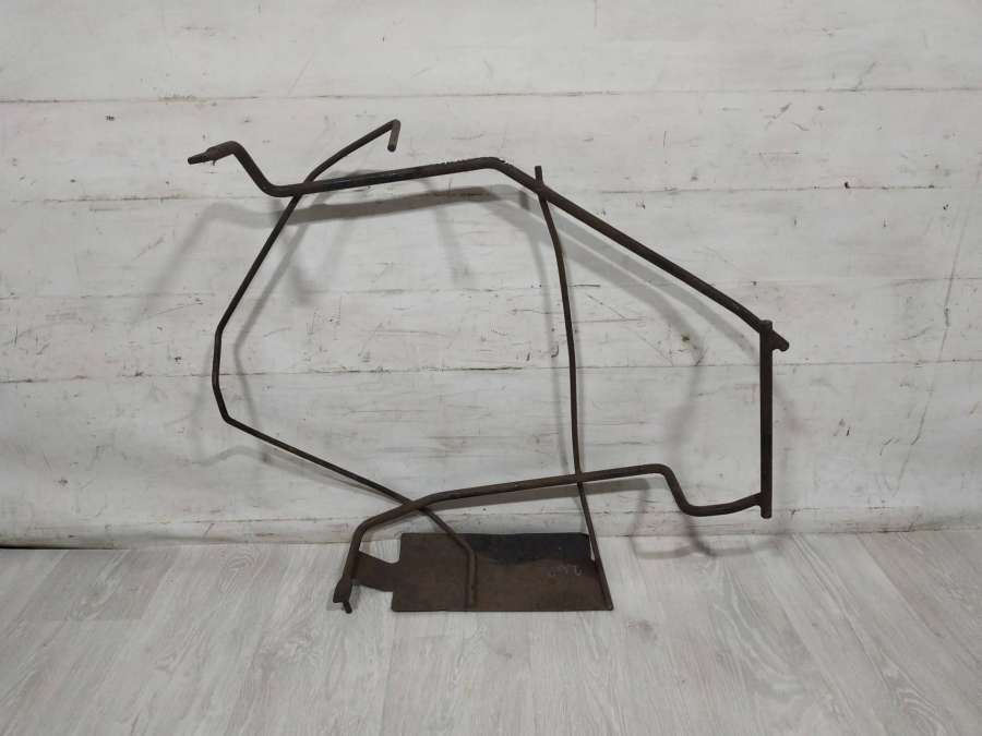 Крепление запаски к Mitsubishi Space Wagon 1995