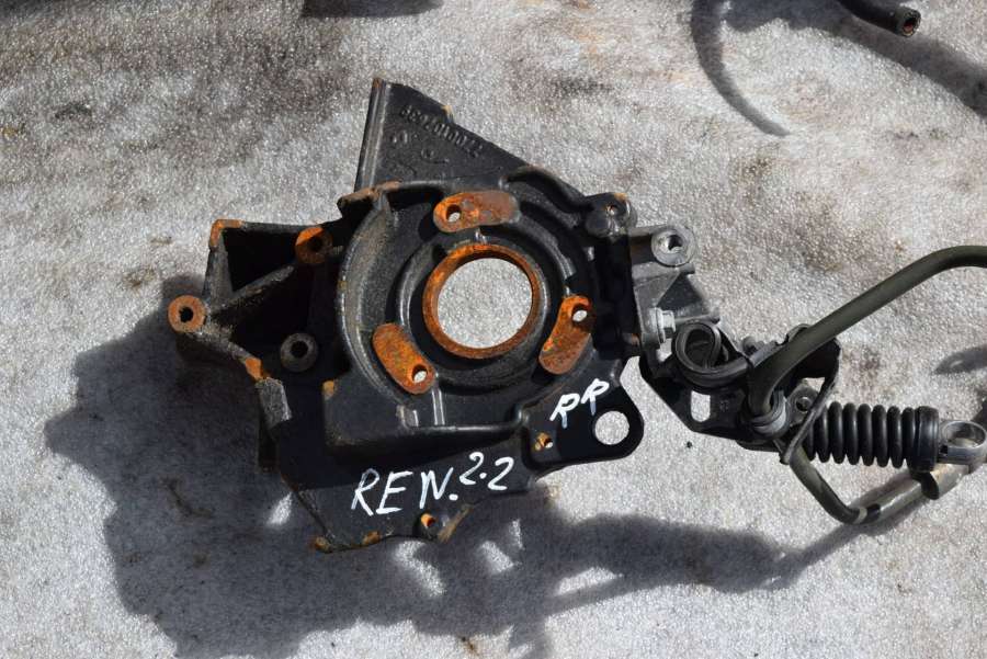 Крепление ТНВД к Volvo S40 2000