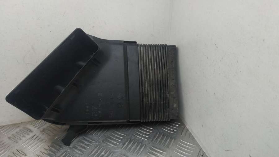 Воздуховод радиатора к Audi A4 2006