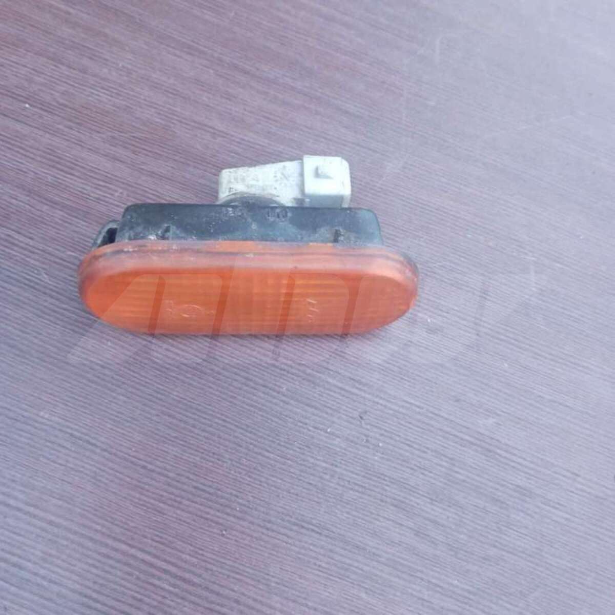 Повторитель передний левый к SEAT Cordoba 1996