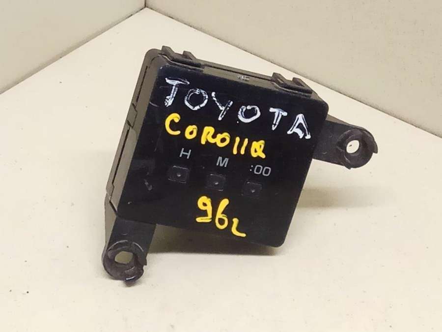Часы к Toyota Corolla Verso 1996