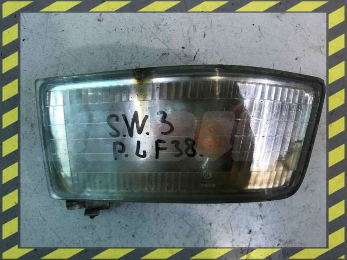 Поворотник левый к Mitsubishi Space Wagon 2001