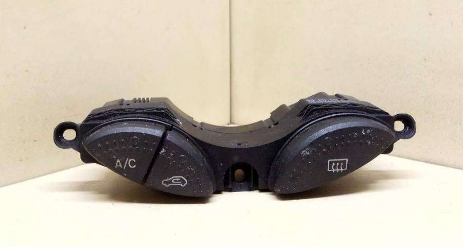 Кнопка кондиционера к Ford Focus 2000