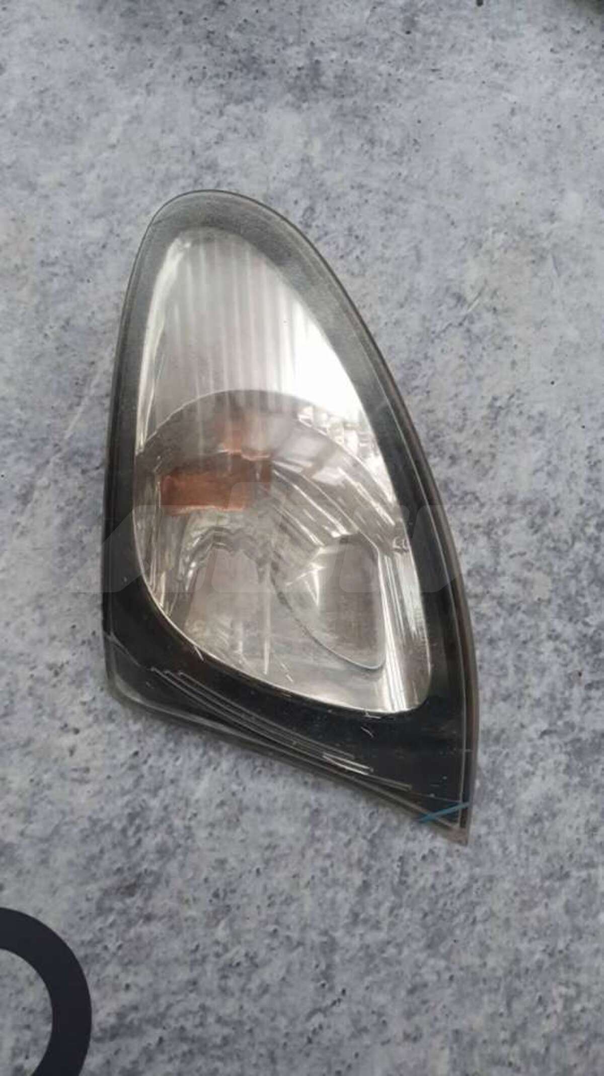 Поворотник левый к BMW 3 series 2003