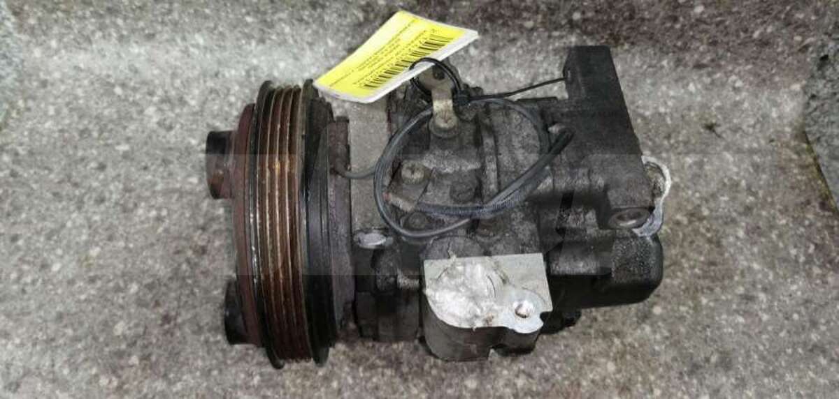 Компрессор кондиционера к Mazda Demio 2000