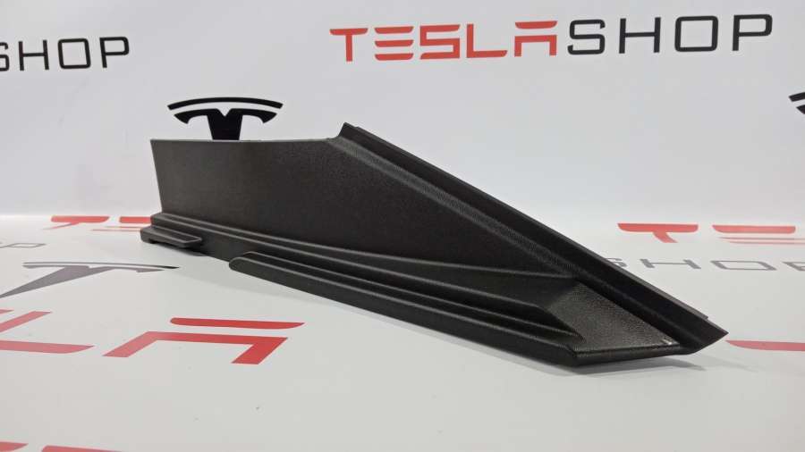 Молдинг крышки багажника к Tesla Model S 2014