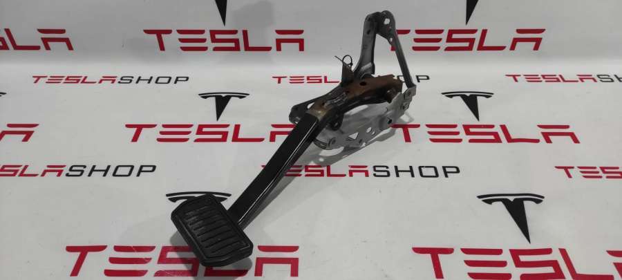 Педаль тормоза к Tesla Model S 2015
