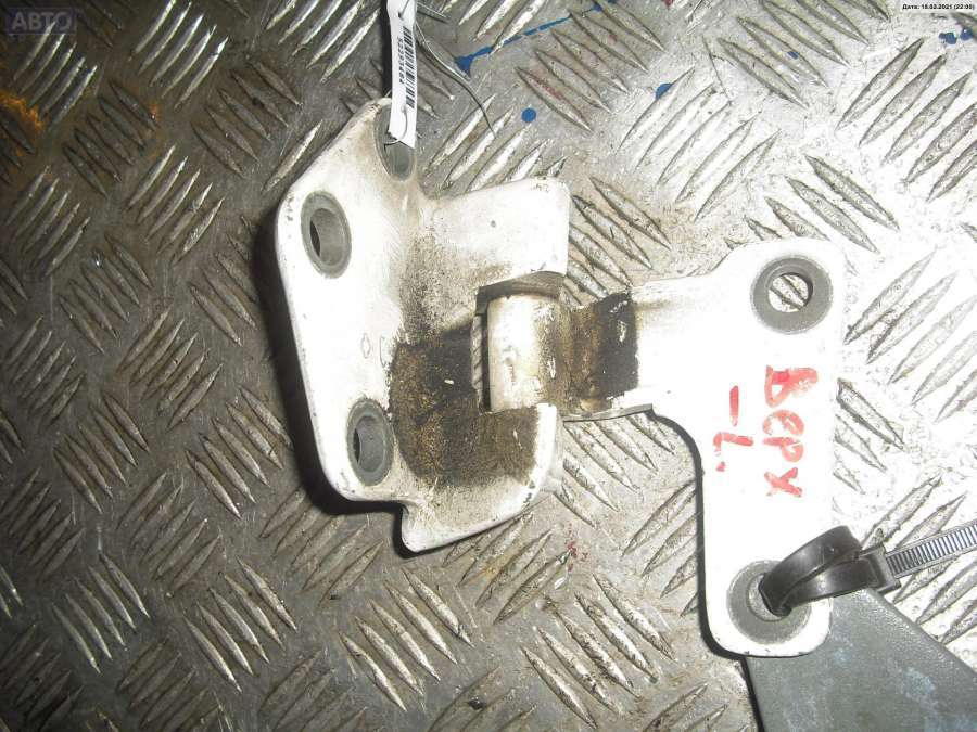Петли к Nissan Vanette 1993