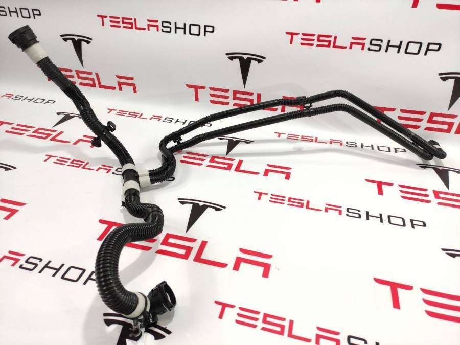 Патрубок радиатора к Tesla Model 3 2018