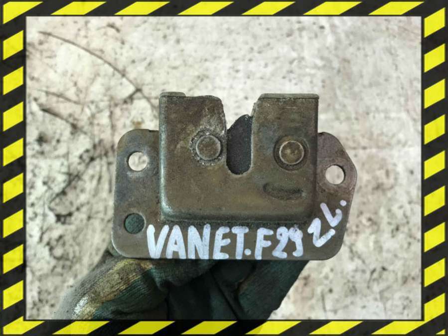Замок двери сдвижной к Nissan Vanette 1997