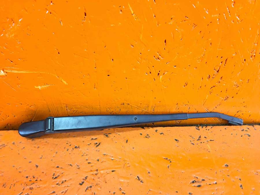 Щеткодержатель к Hyundai Terracan 2003