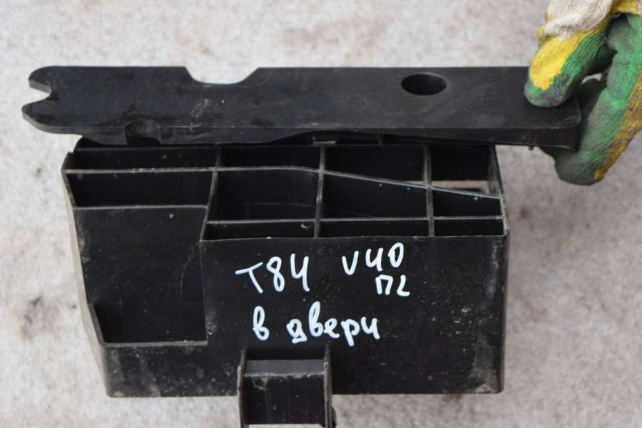 Кронштейн к Volvo V40 1998