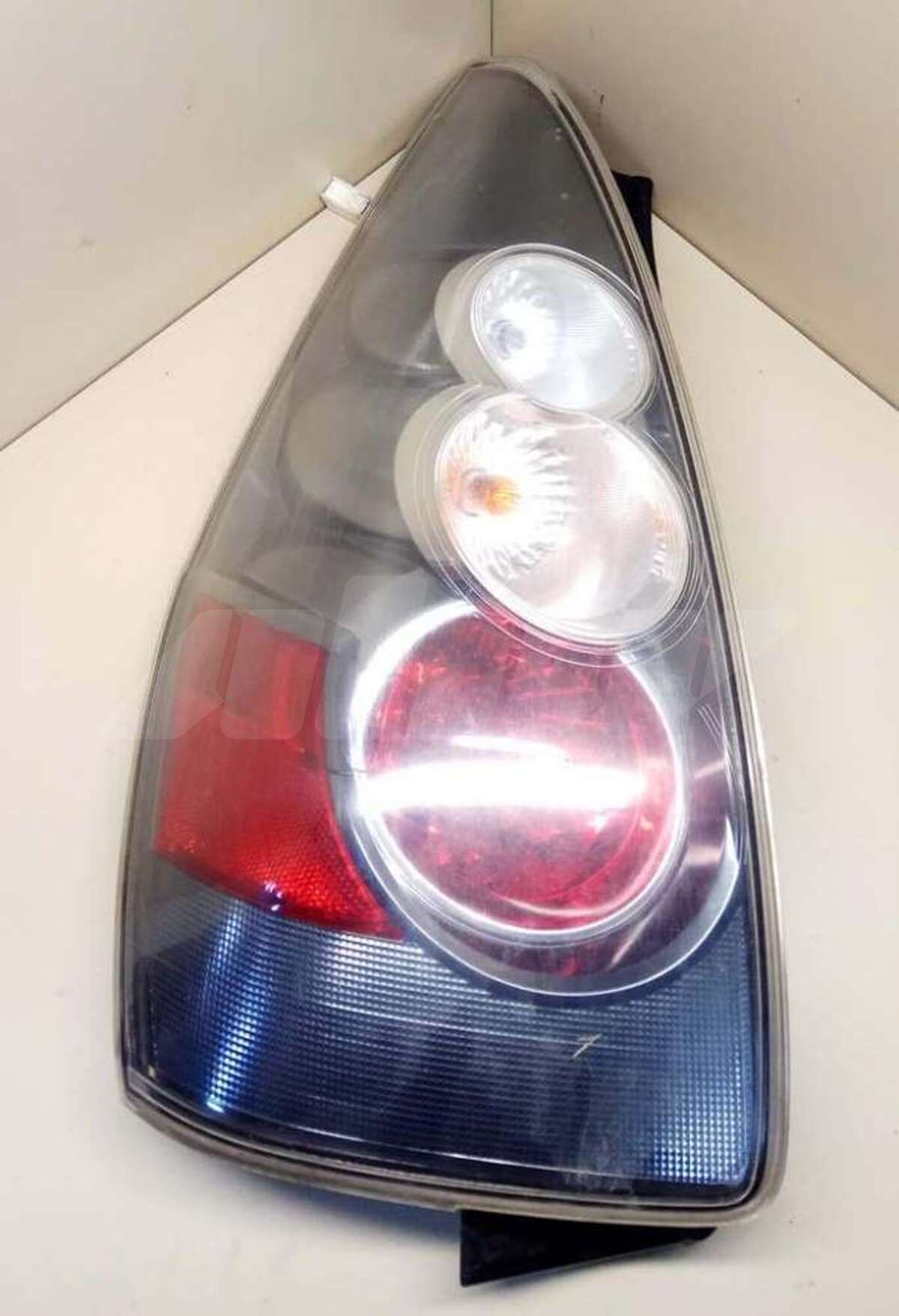 Фонарь задний левый к Mazda B-series 2006