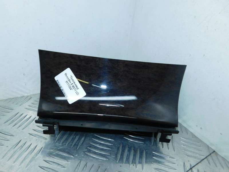 Пепельница к Mercedes-Benz W124 2009