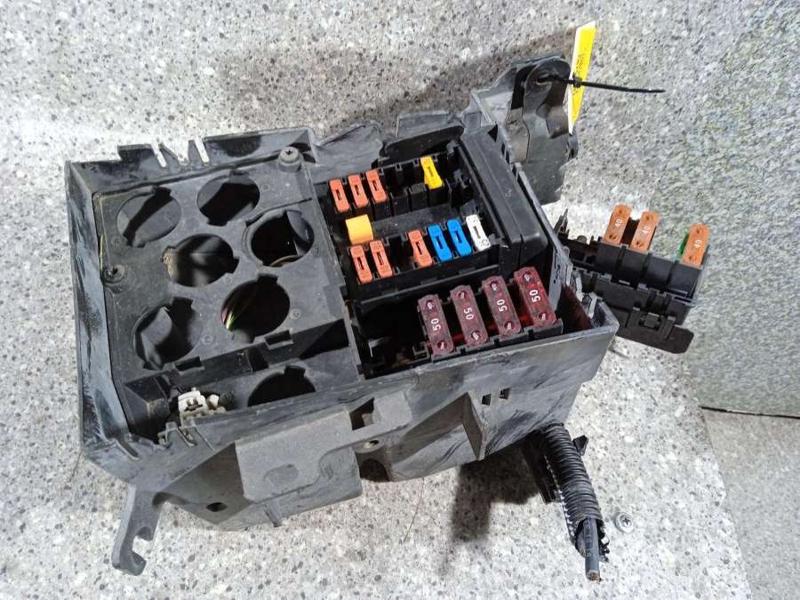 Короб предохранителей к Peugeot 406 1997